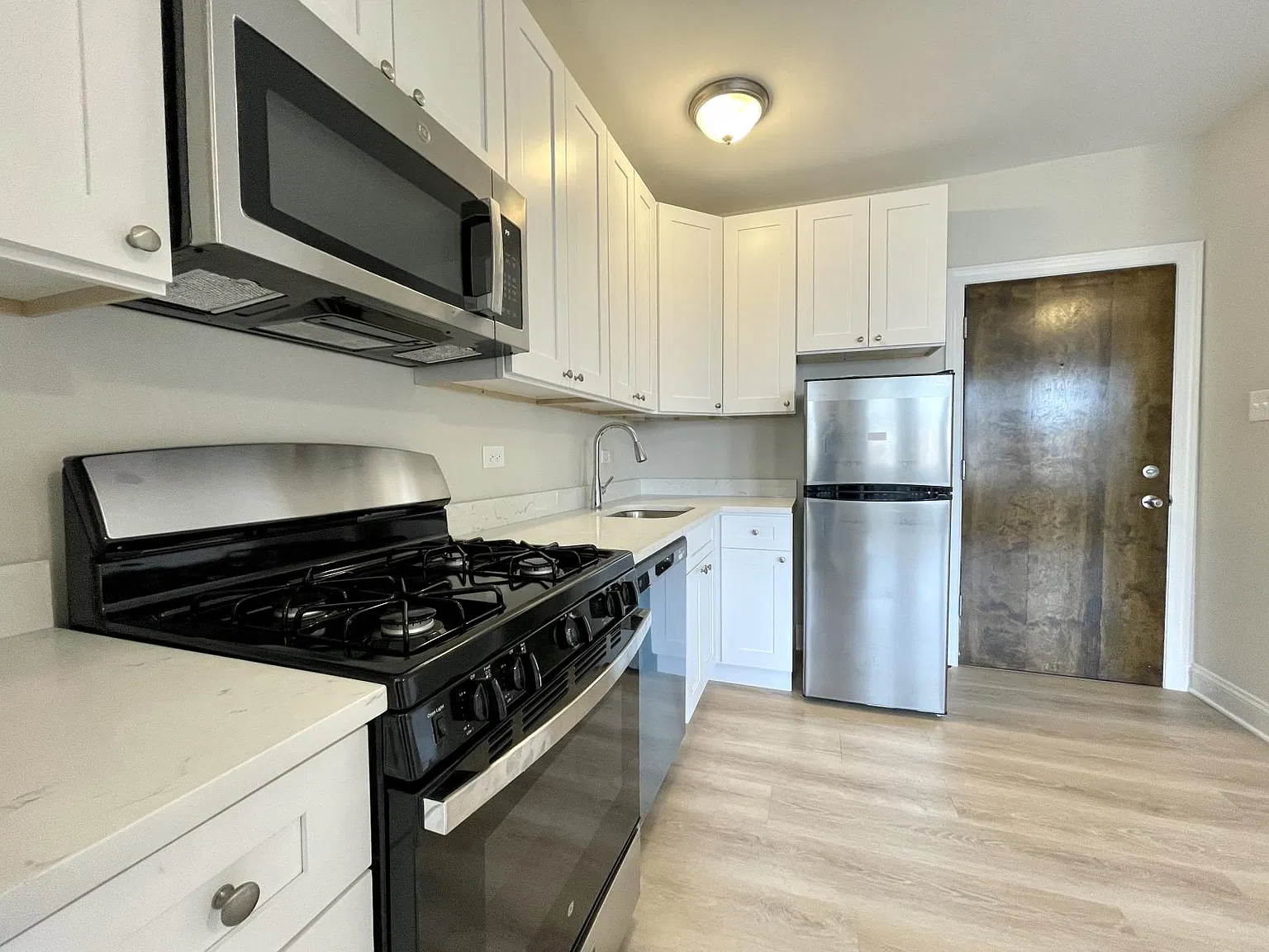 Studio, 350 sqft, $1,695 — Photo 2
