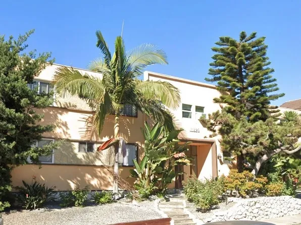 11829 Kiowa Ave, Los Angeles, CA 90049