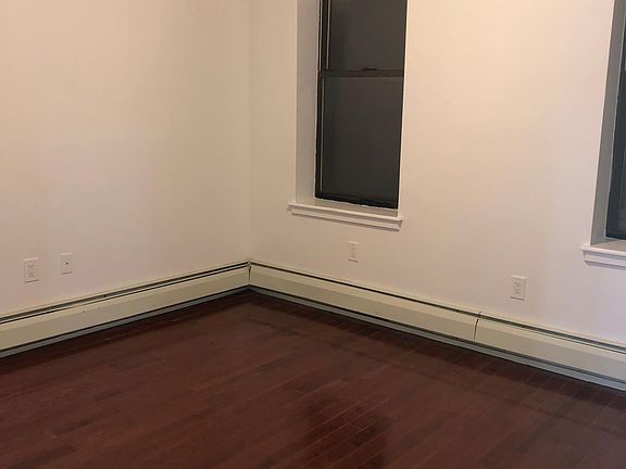 3rd image of 681 Montgomery St APT 3