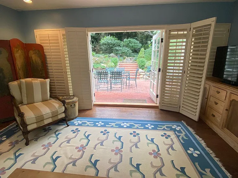 Lilac Dr — Photo 19