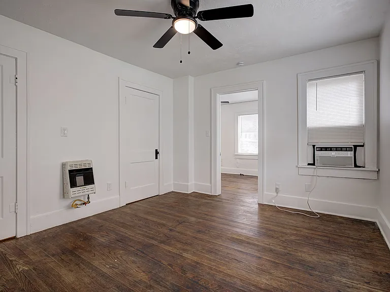311 S Webster Ave — Photo 23