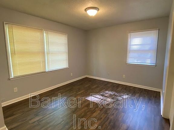 5th image of 3917 Greenleaf St APT A