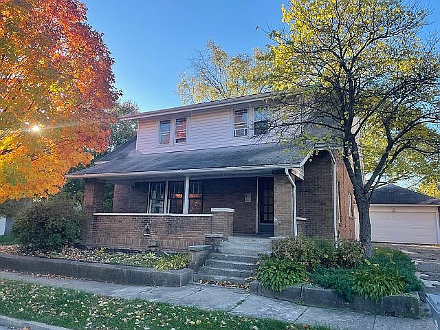 1st image of 1095 Division St