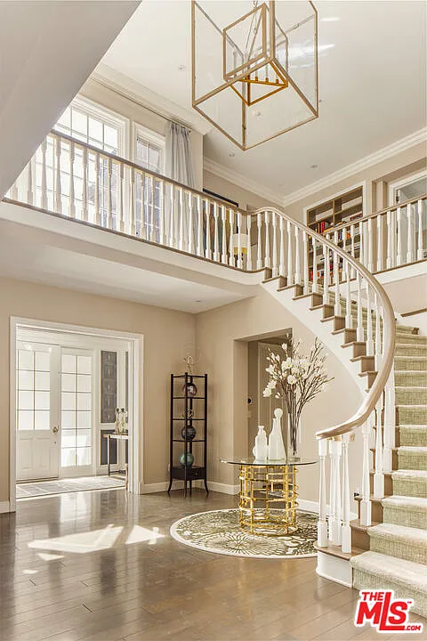 8 bed, 9.5 bath, 8085 sqft, $65,000 — Photo 2