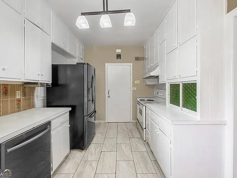 757 Old Ivy Rd NE — Photo 16