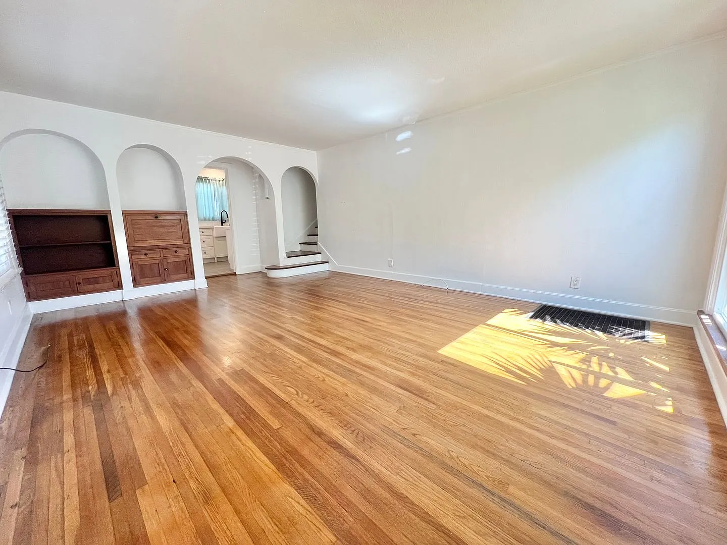 Stunning Ocean & Bay View Two-Story Home on the Long Beach Peninsula — Photo 1