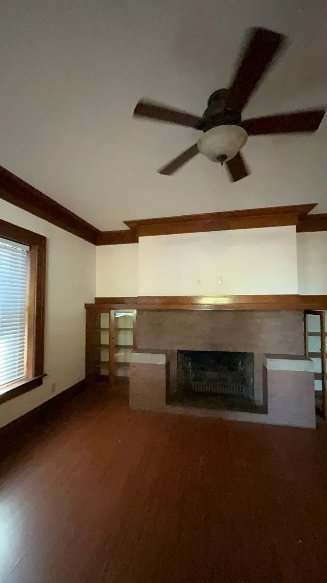 Building Photo - 609 E Gorham St #102
