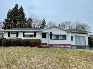 90 Impala Dr, Rochester, NY 14609