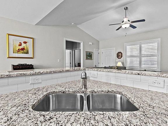 4th image of 119 Aviemore Ln