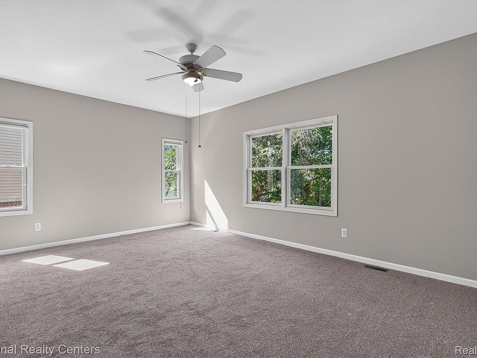 5590 River Park Ct, photo 22
