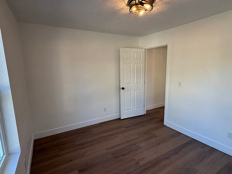 469 W 2nd St #7 — Photo 5