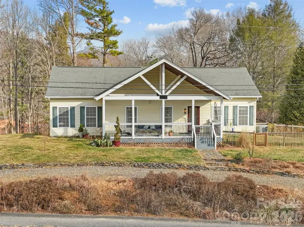 274 White Oak Cir, Burnsville, NC 28714