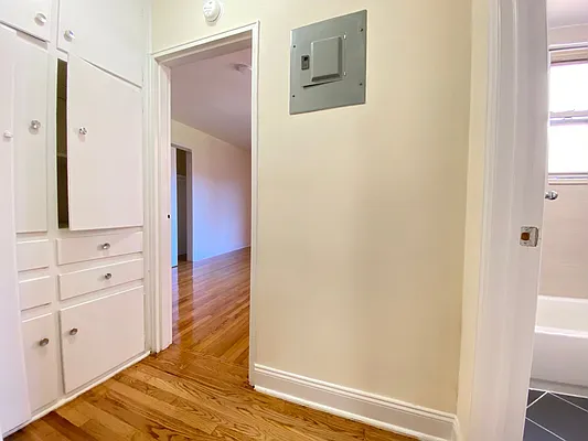 Rented by Queens Apartments Realty LLC | media 58