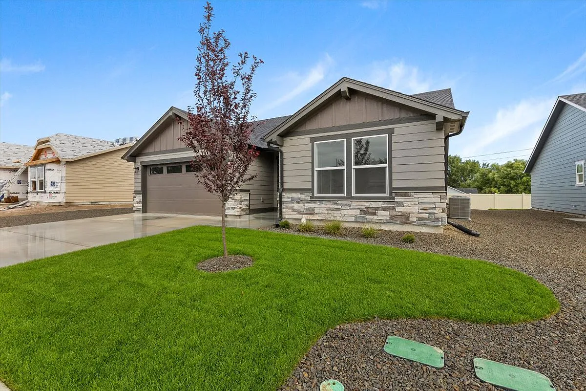 3 bed, 1408 sqft, $2,275 — Photo 2