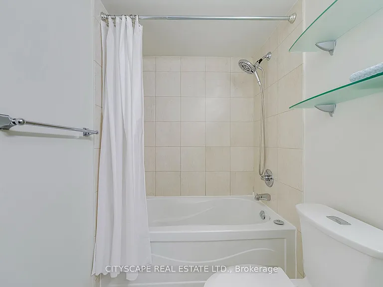 8 Scollard St #1108 — Photo 15