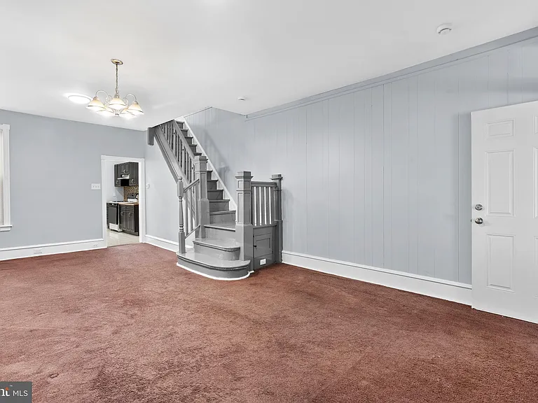 950 E Russell St — Photo 8