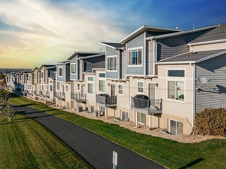 Rockwell Village — Photo 19