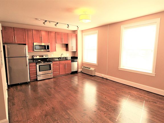 2nd image of 611 S Jefferson St #614