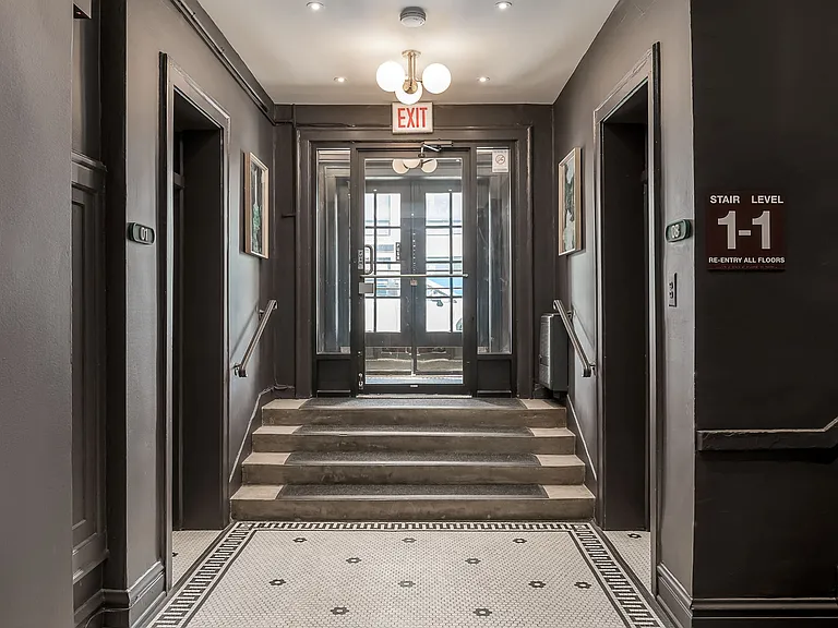536 W. Grant Pl. — Photo 2