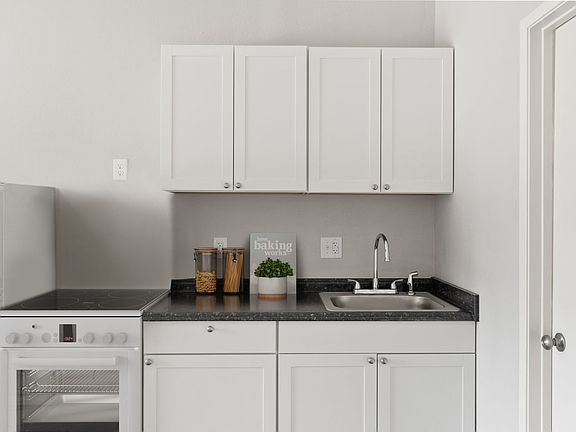 4th image of 332 Mar Vista Dr #110