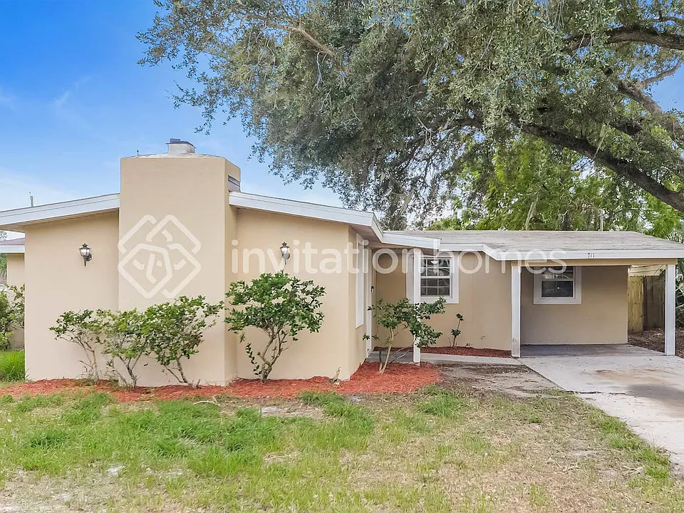 711 Starke Lake Cir