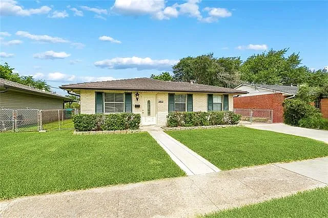 Photo 2 of 19 - 3611 Arizona Ave - Kenner, LA Building Photo - 3611 Arizona Ave