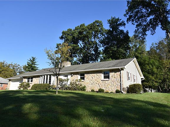 3rd image of 3585 Southwood Dr