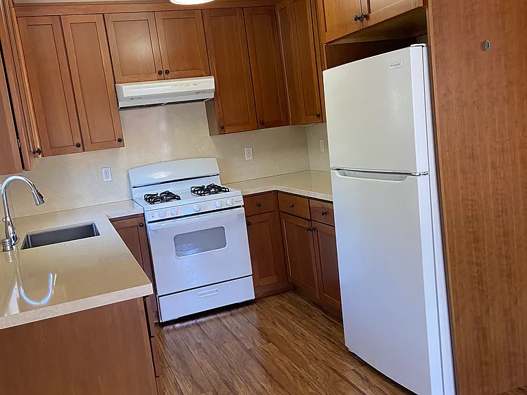 1125 Capuchino Ave #6 — Photo 1