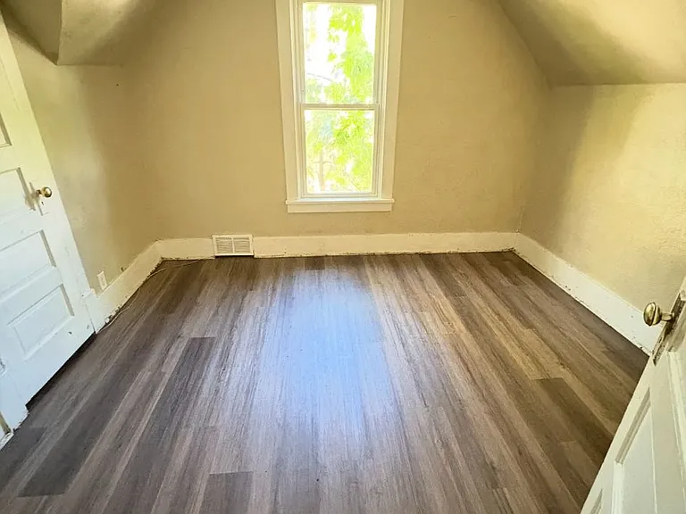 2225 Bryant Ave N — Photo 6