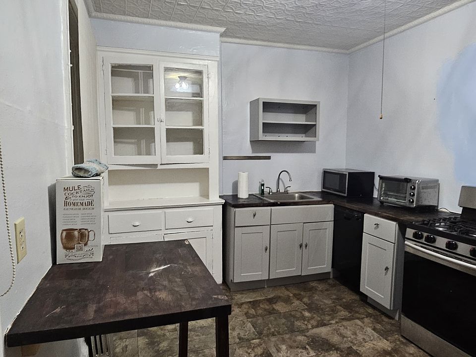 1st image of 77 Calyer St APT 3