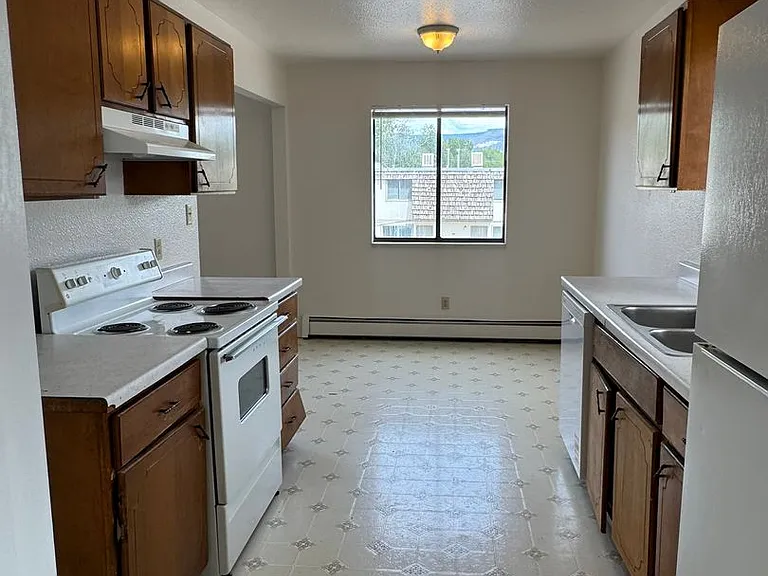 463 Topaz Dr — Photo 6