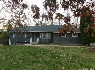 56 Magnolia Dr, Rocky Point, NY 11778