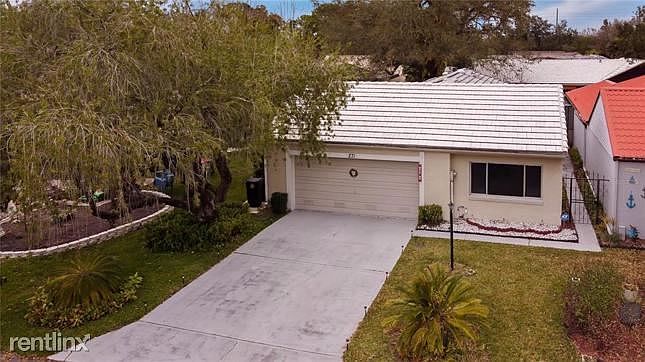 1st image of 271 Mariposa St