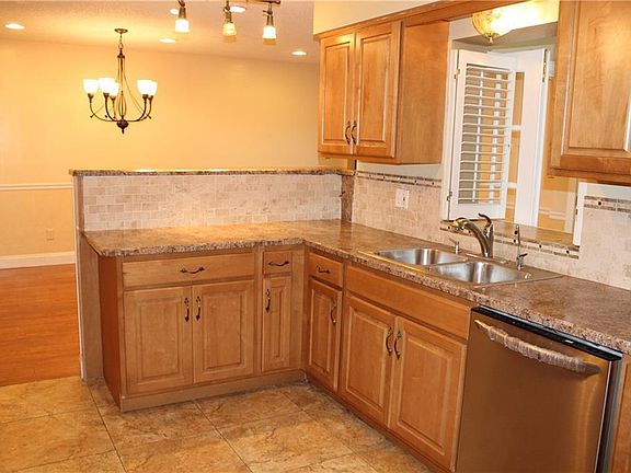 4th image of 1015 Woodall Dr