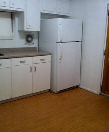 4th image of 16 Samsondale Ave