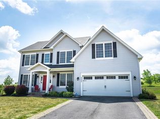 5237 Whitecliff Dr, Canandaigua, NY 14424