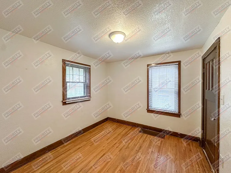402 S Warren Ave — Photo 17