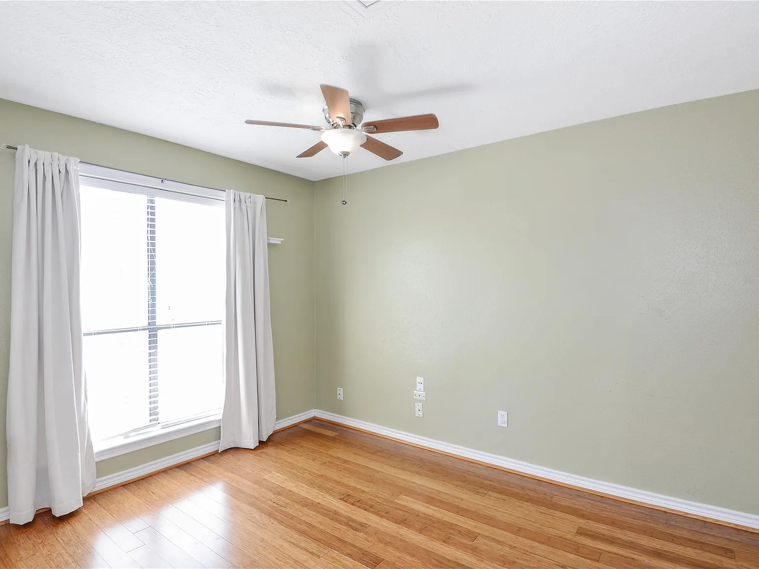 2 bed, 2.0 bath, 1009 sqft, $1,625 — Photo 4