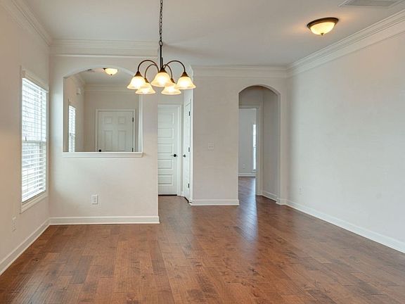 4th image of 210 Walden Village Ln