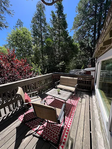 689 Knoll Dr Photo 1
