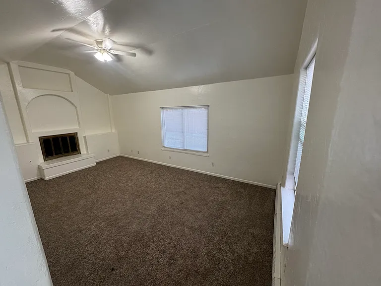 4373 Moore St — Photo 7