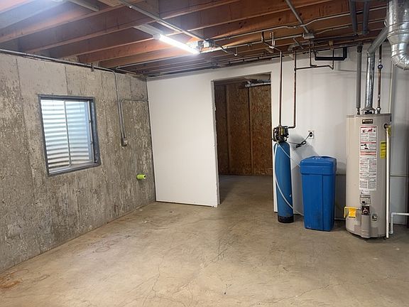 4th image of 3829 Eastway Dr
