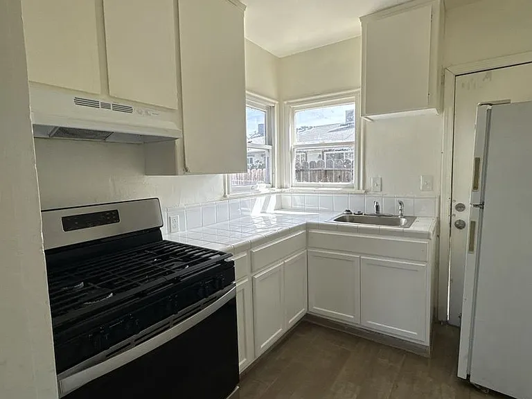 240 E Hanford Armona Rd #A-E — Photo 5