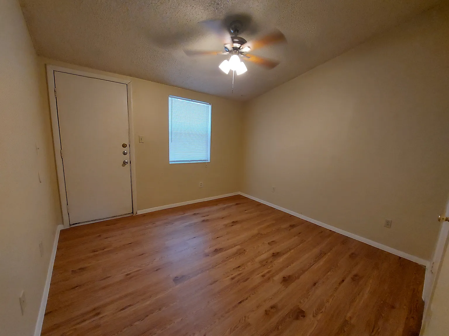 2 bed, $1,100 — Photo 3