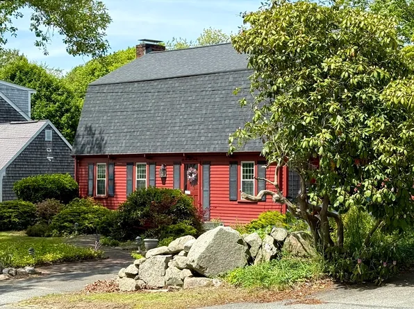 631 Elm St, Dartmouth, MA 02748