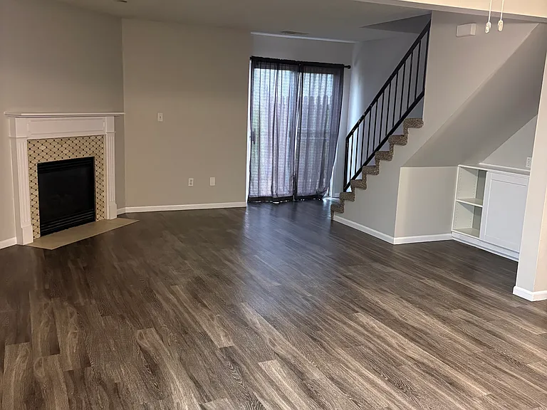 1282 NW Phelps Ct — Photo 2