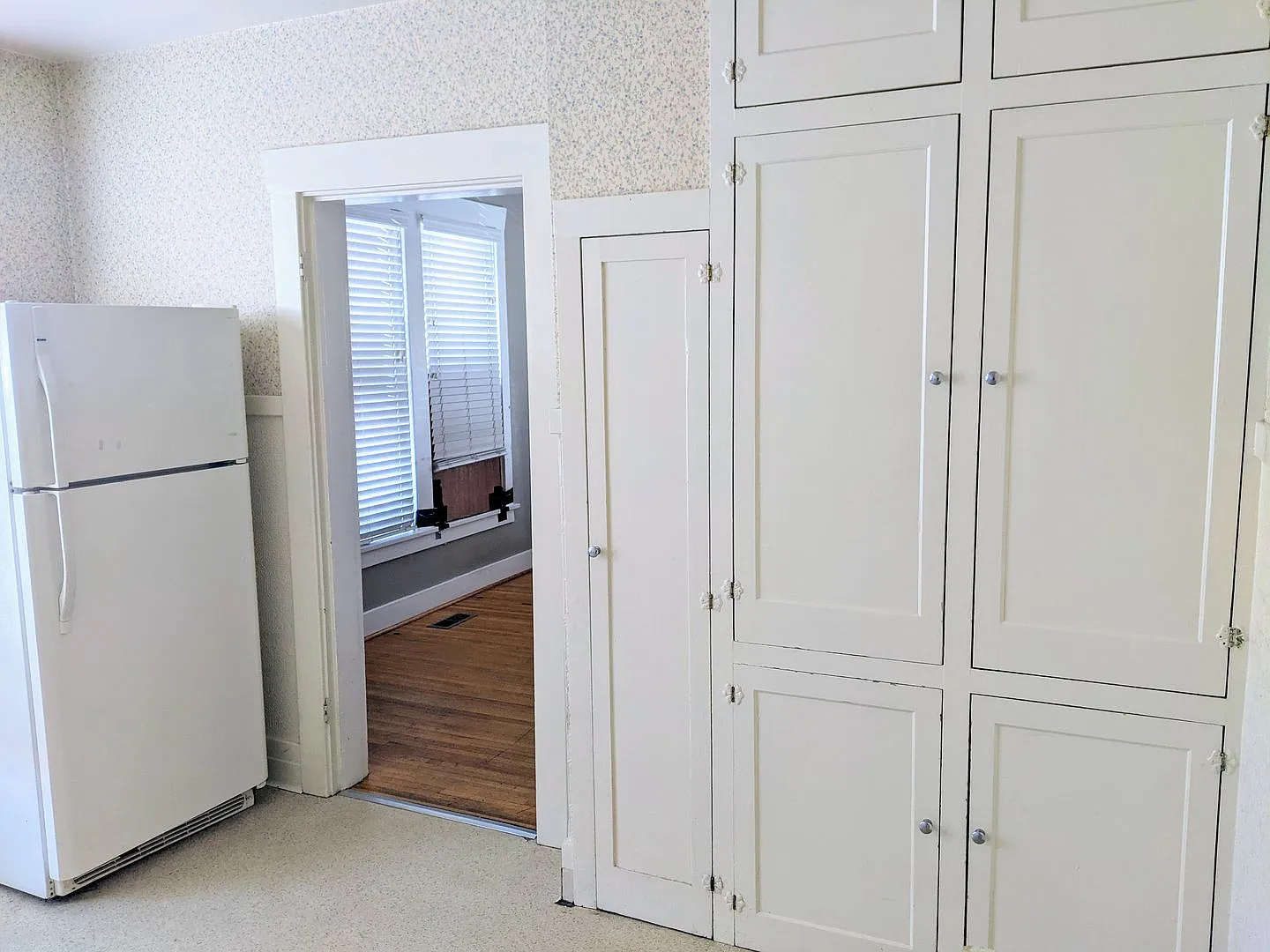 1 bedroom/ 1 bath in Triplex — Photo 4