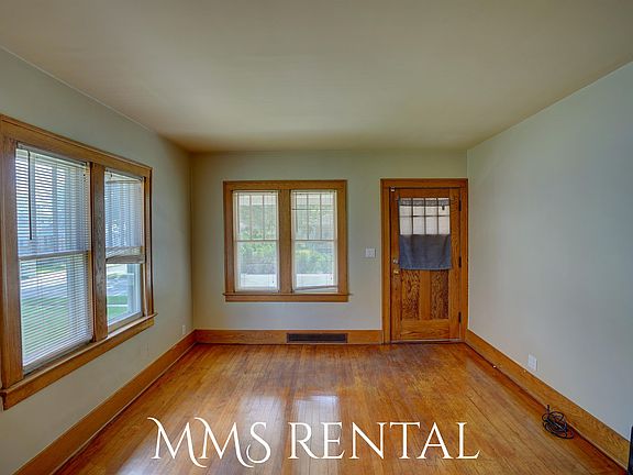 3rd image of 628 Saint Clair Ave
