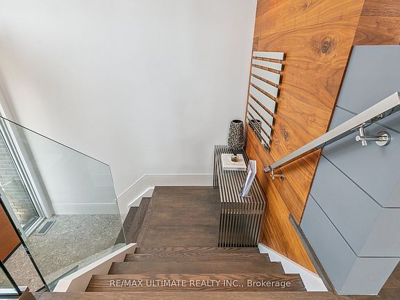 5th image of 1139 Glengrove Ave W
