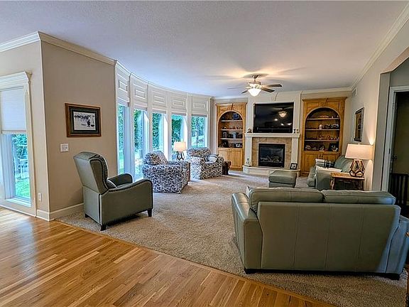 3rd image of 1575 Oakwood Ln